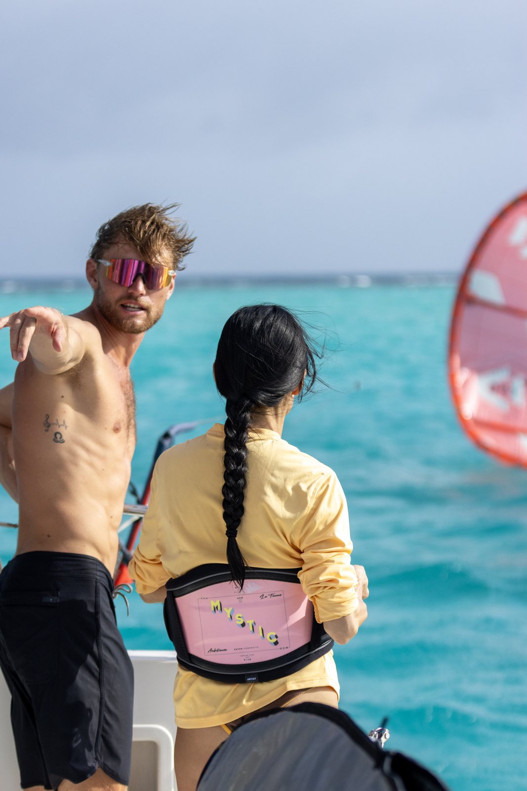 Coach briefing a guest before a kite session
